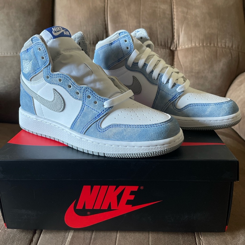 Air Jordan 1 GS Hyper Royal. Size 6.5W 5M
